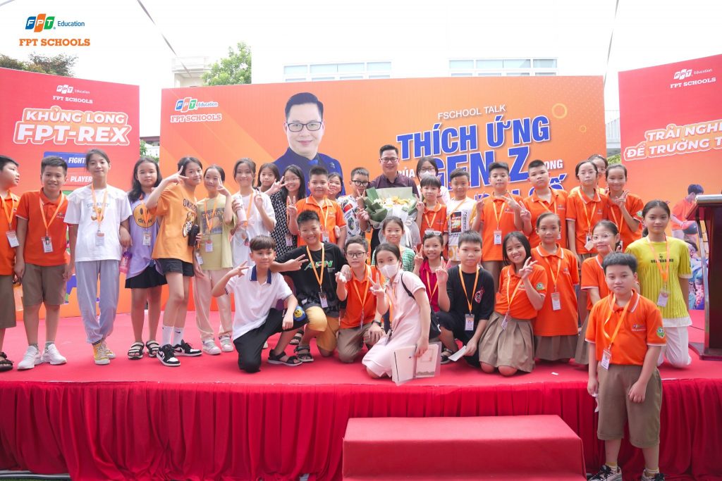 FSchoolers Hải Phòng cùng PGS.TS Trần Thành Nam bàn luận về vấn đề nóng trong thời đại số | FPT Schools