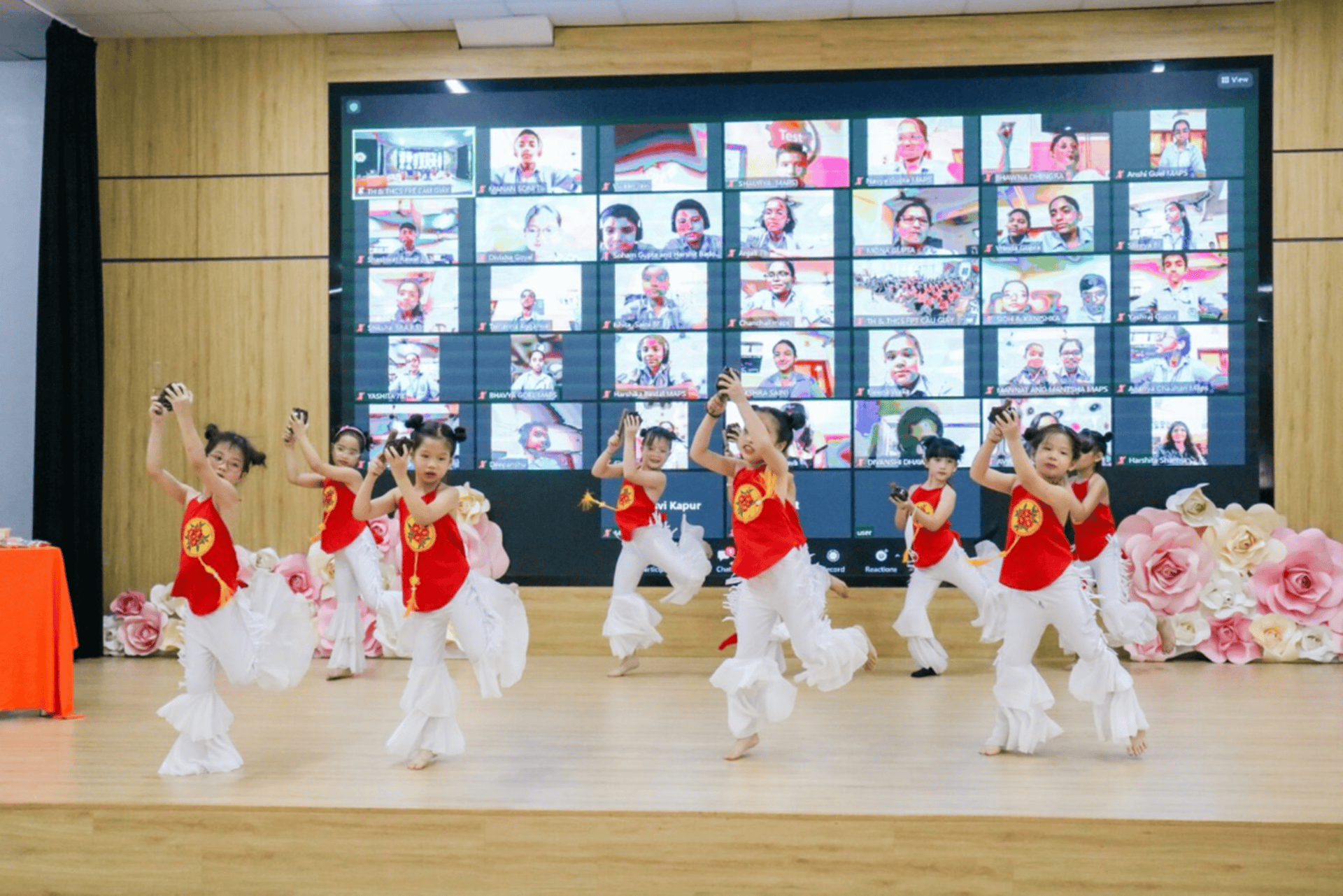 FSchoolers Cầu Giấy đón Tết Trung thu cùng học sinh Ấn Độ qua lớp học không biên giới | FPT Schools