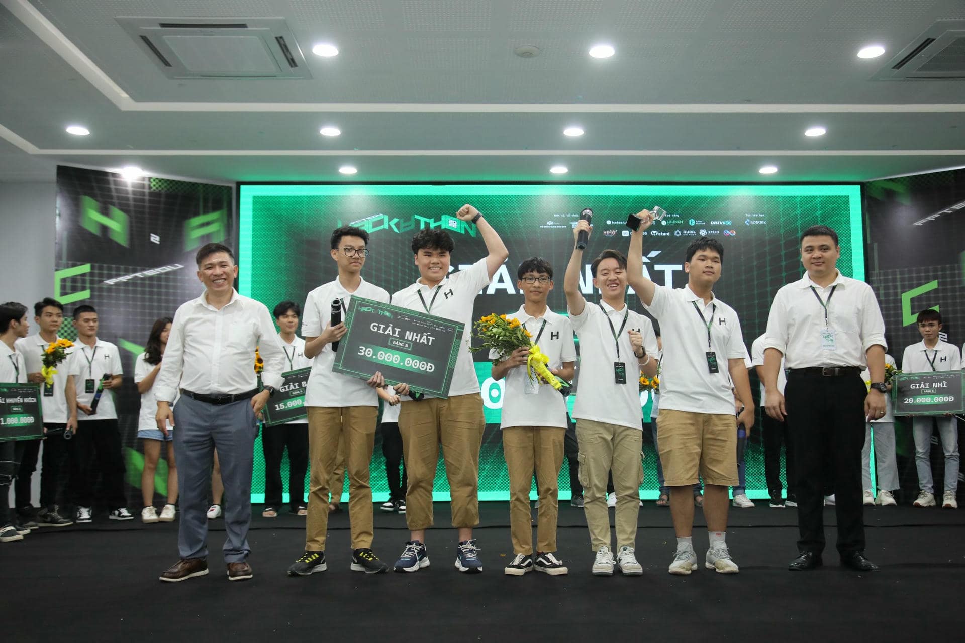 Học sinh FSchool Hà Nội làm website học tập ứng dụng Blockchain, tự tin gọi vốn | FPT Schools
