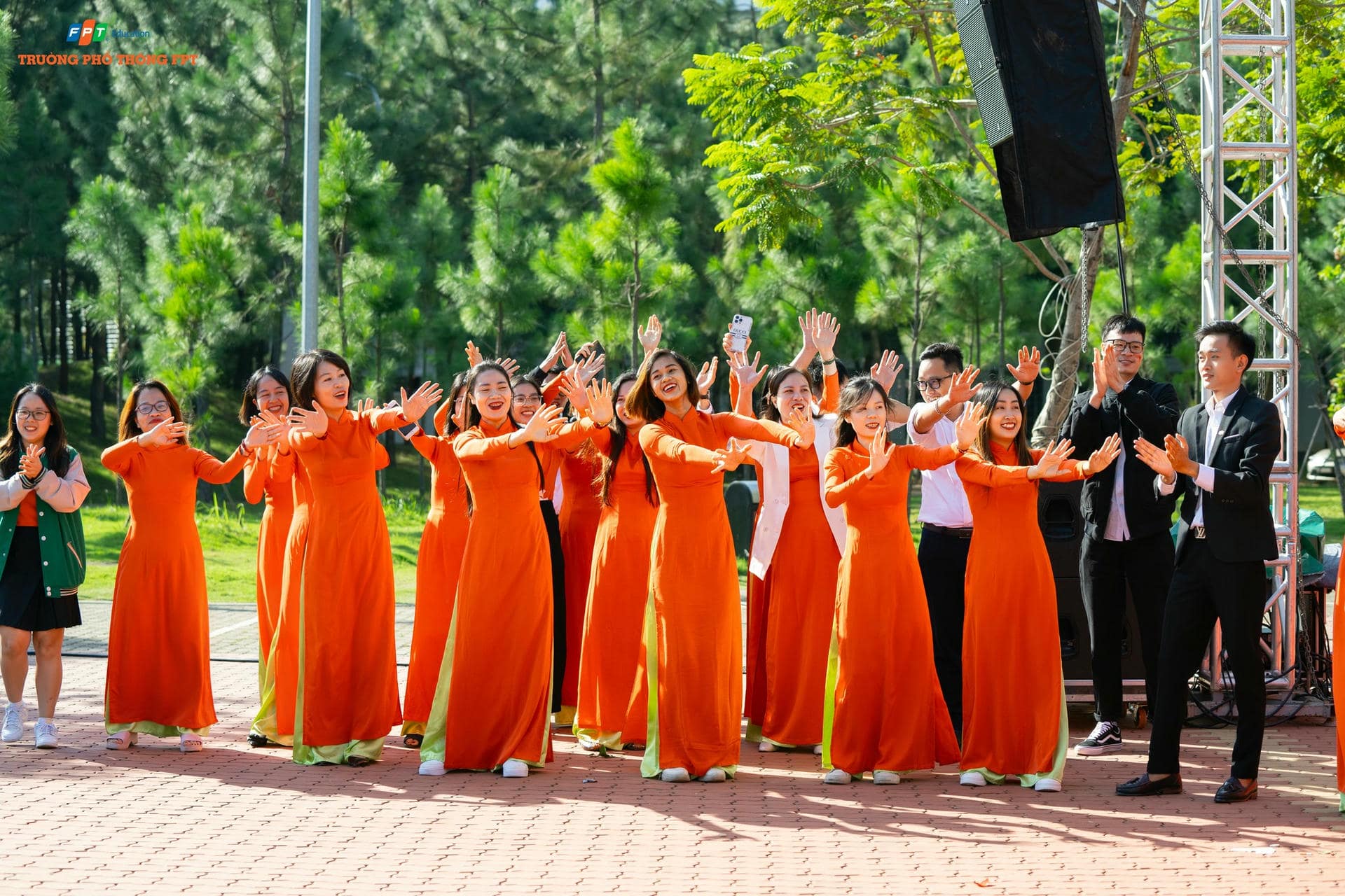 20/11 tại FPT School- Dịp để tri ân, để gắn kết | FPT Schools