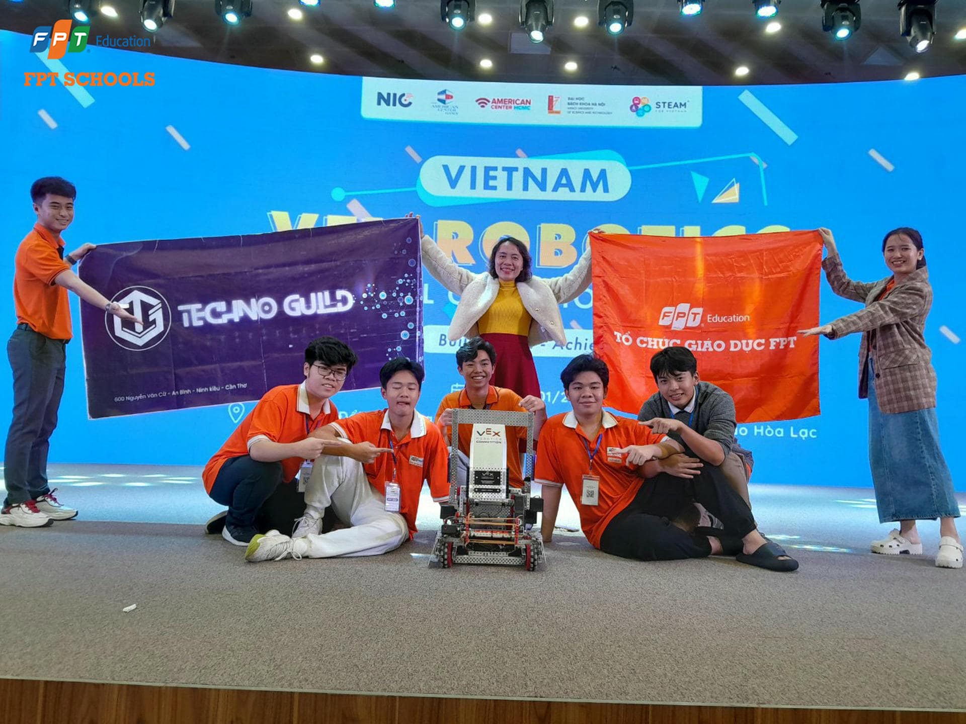 Fschoolers đạt thành tích tốt tại giải Vô địch Quốc gia VEX Robotics 2024 | FPT Schools