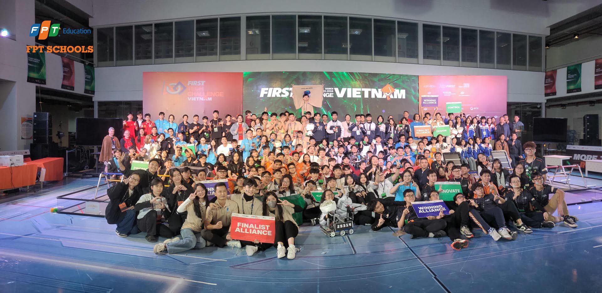 FSchoolers Đà Nẵng giành vé đi Mỹ tham dự Chung kết Quốc tế First Tech Challenge | FPT Schools