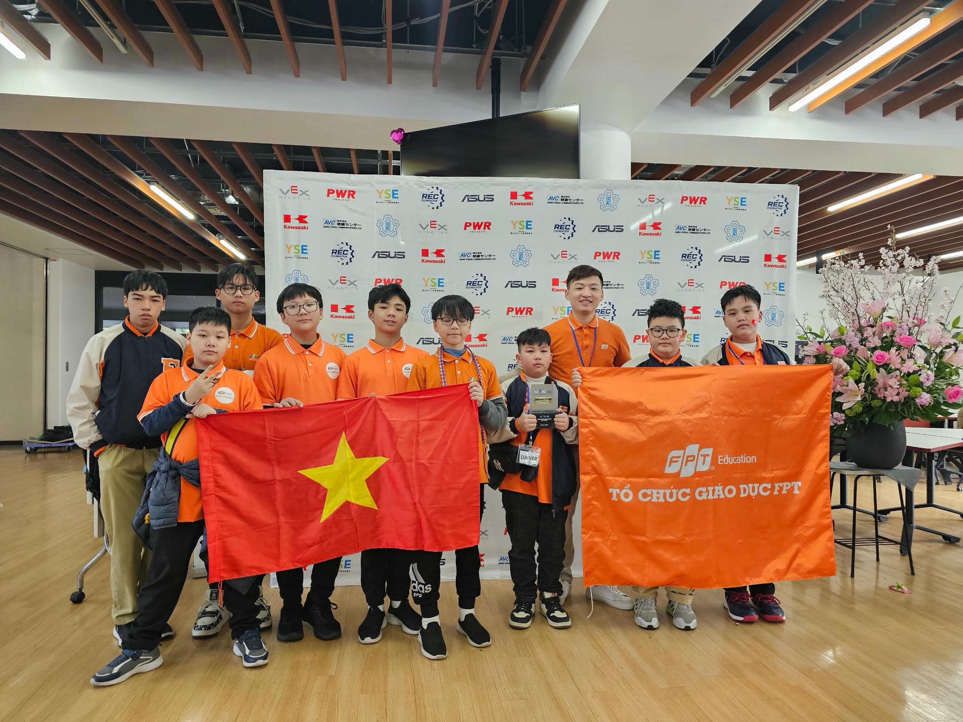 FSchoolers Cầu Giấy xuất sắc giành vị trí Á quân tại giải đấu Vex IQ Robotics Competition | FPT Schools