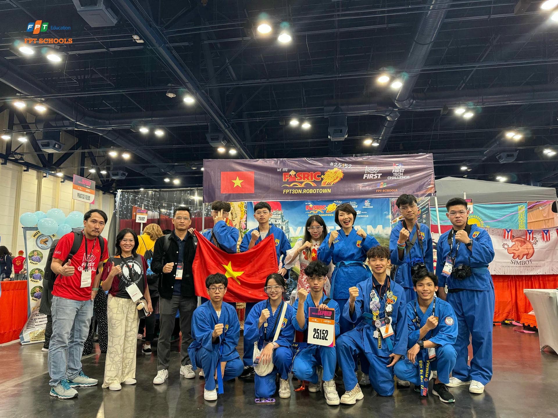 Đại diện Việt Nam xuất hiện “độc đáo” tại First Tech Challenge (FTC) toàn cầu | FPT Schools