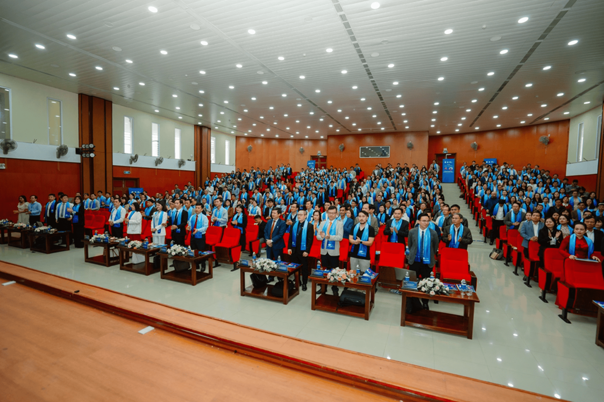 Hơn 400 hiệu trưởng và nhà quản lý giáo dục tại Huế tham gia hội thảo “Hiệu trưởng 4.0” | FPT Schools