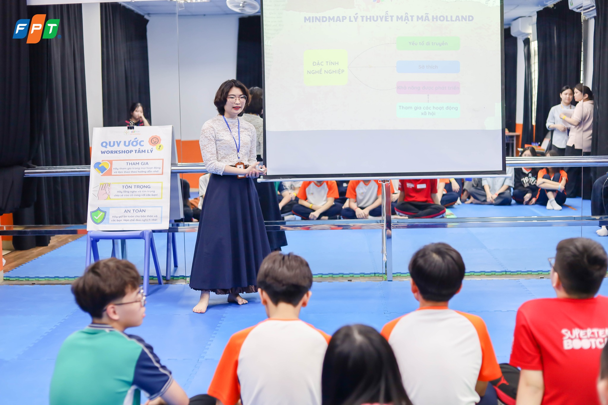 Học sinh khối 8 THCS FPT Hà Nội hướng nghiệp qua workshop “Bạn là ai trong biển lớn?”
