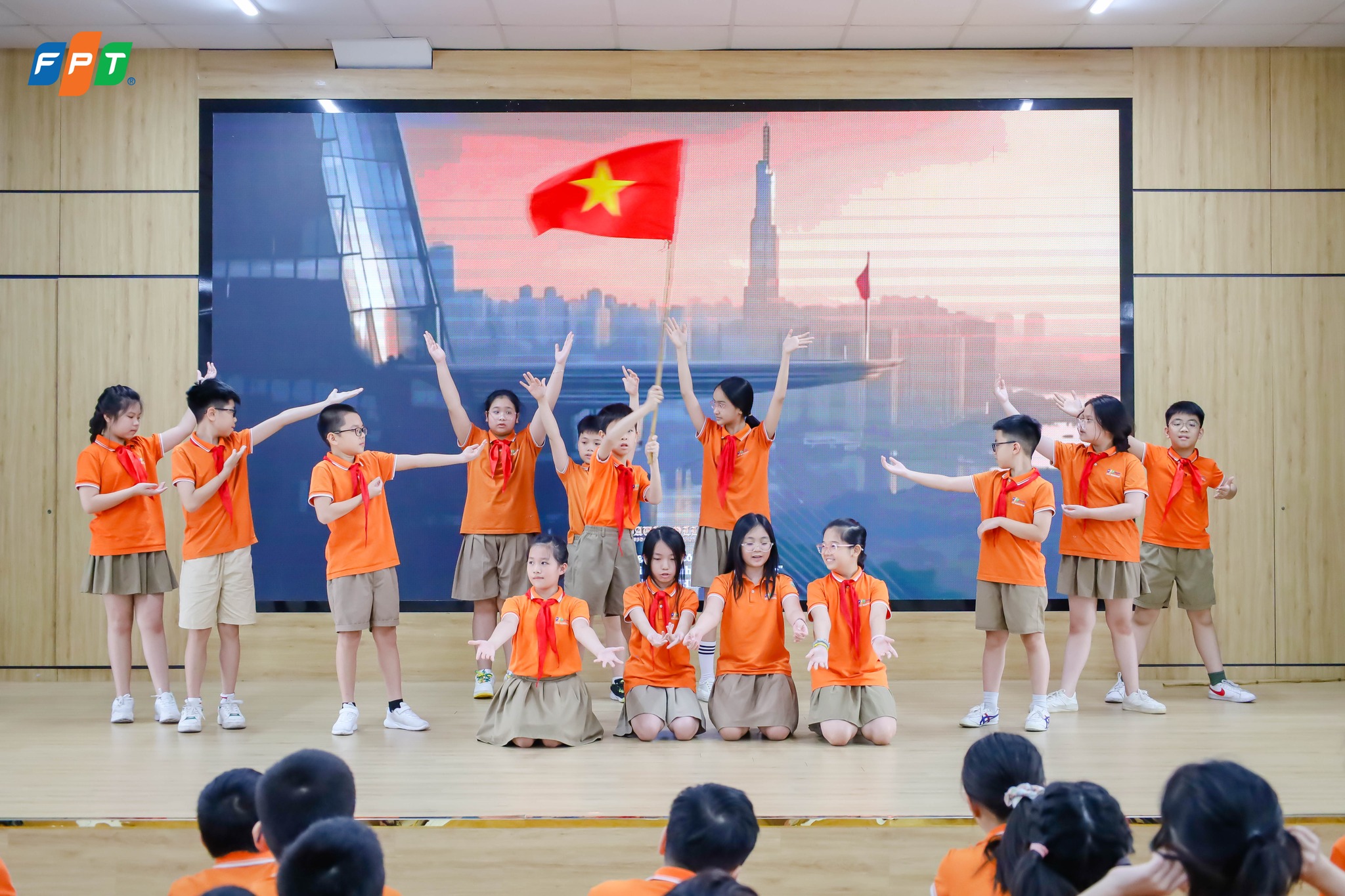 FPT School Cầu Giấy Tự hào mang trên vai khăn quàng đỏ của Đội viên | FPT Schools
