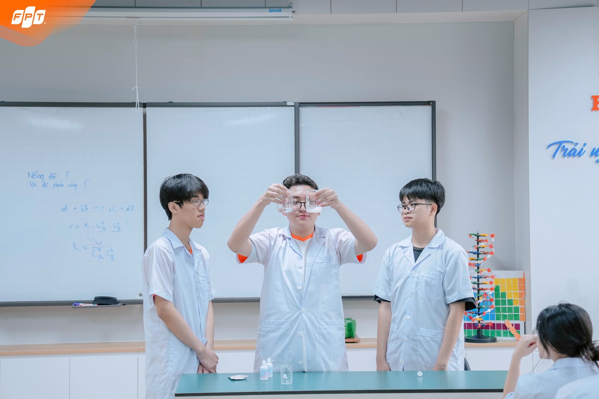 Học sinh FPT Schools chủ động chinh phục kiến thức hóa học với phương pháp tự học hiệu quả