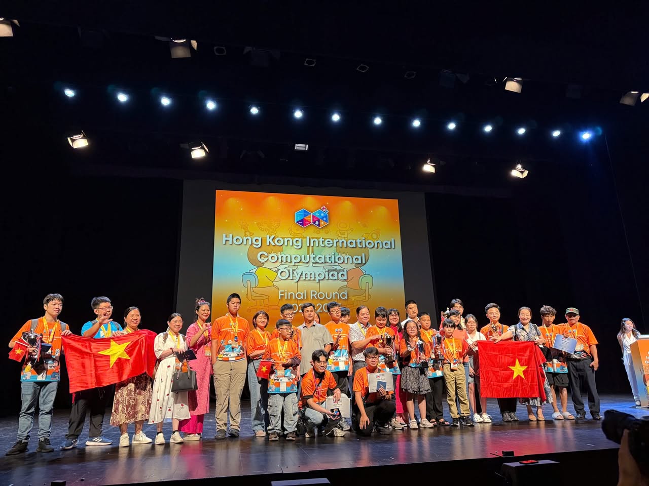 Học sinh FPT School Cầu Giấy giành 6 huy chương tại kỳ thi lập trình quốc tế HKICO 2025