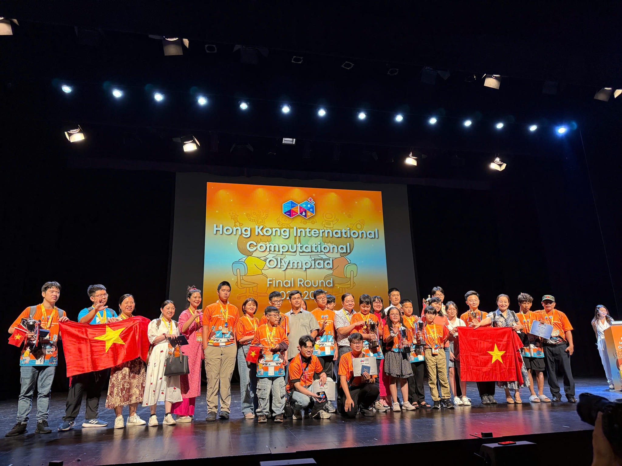 FPT School Cầu Giấy bội thu huy chương tại vòng quốc tế kỳ thi HKICO 2025