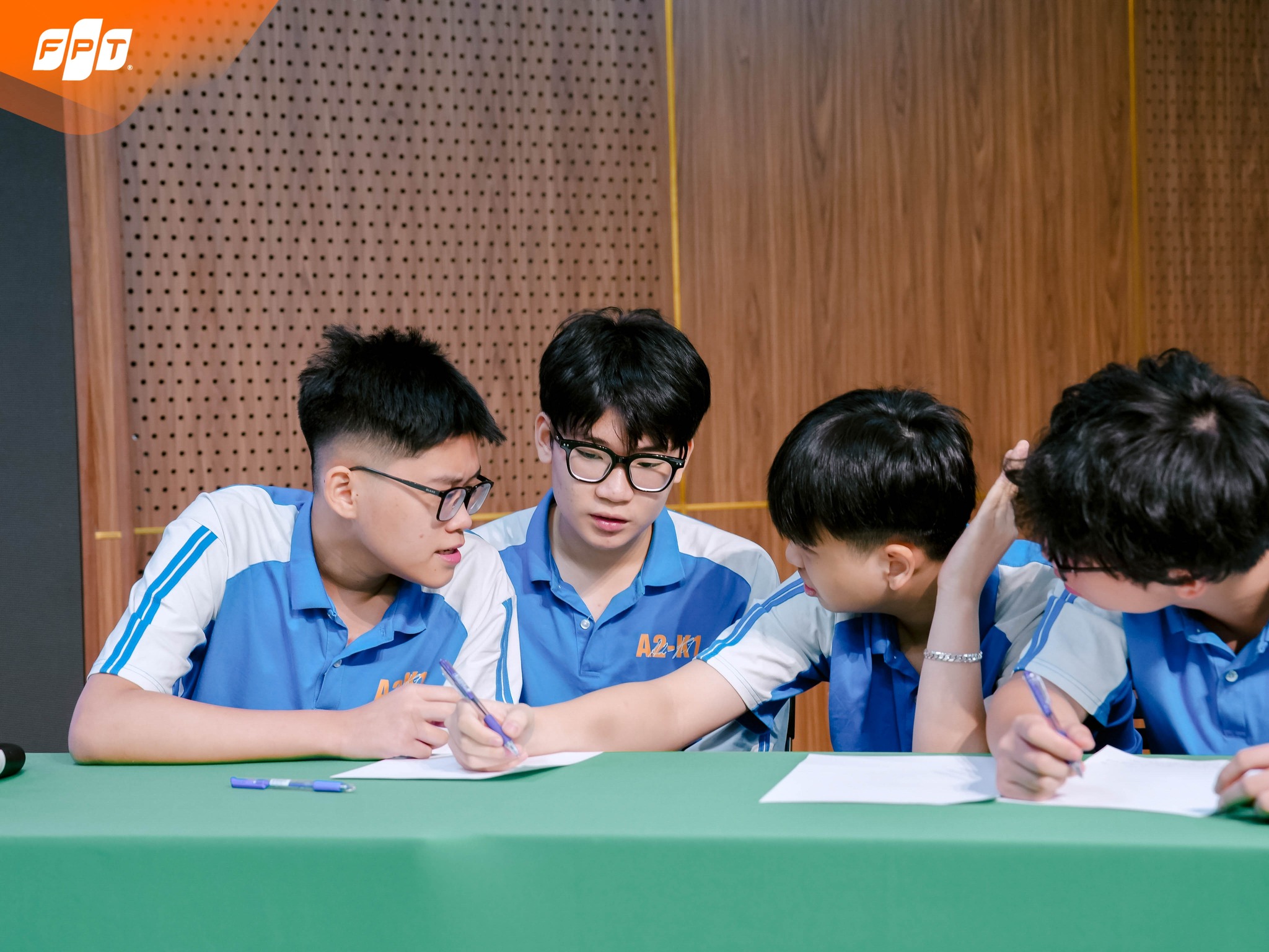 CHÚC MỪNG 10 GƯƠNG MẶT XUẤT SẮC TRỞ THÀNH ĐẠI SỨ FPT SCHOOLS 2025 
