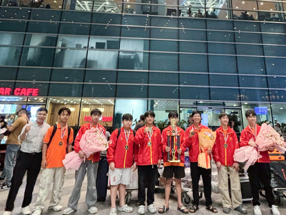 FPT School Đà Nẵng trở về sau hành trình rực rỡ tại First Tech Challenge 2025