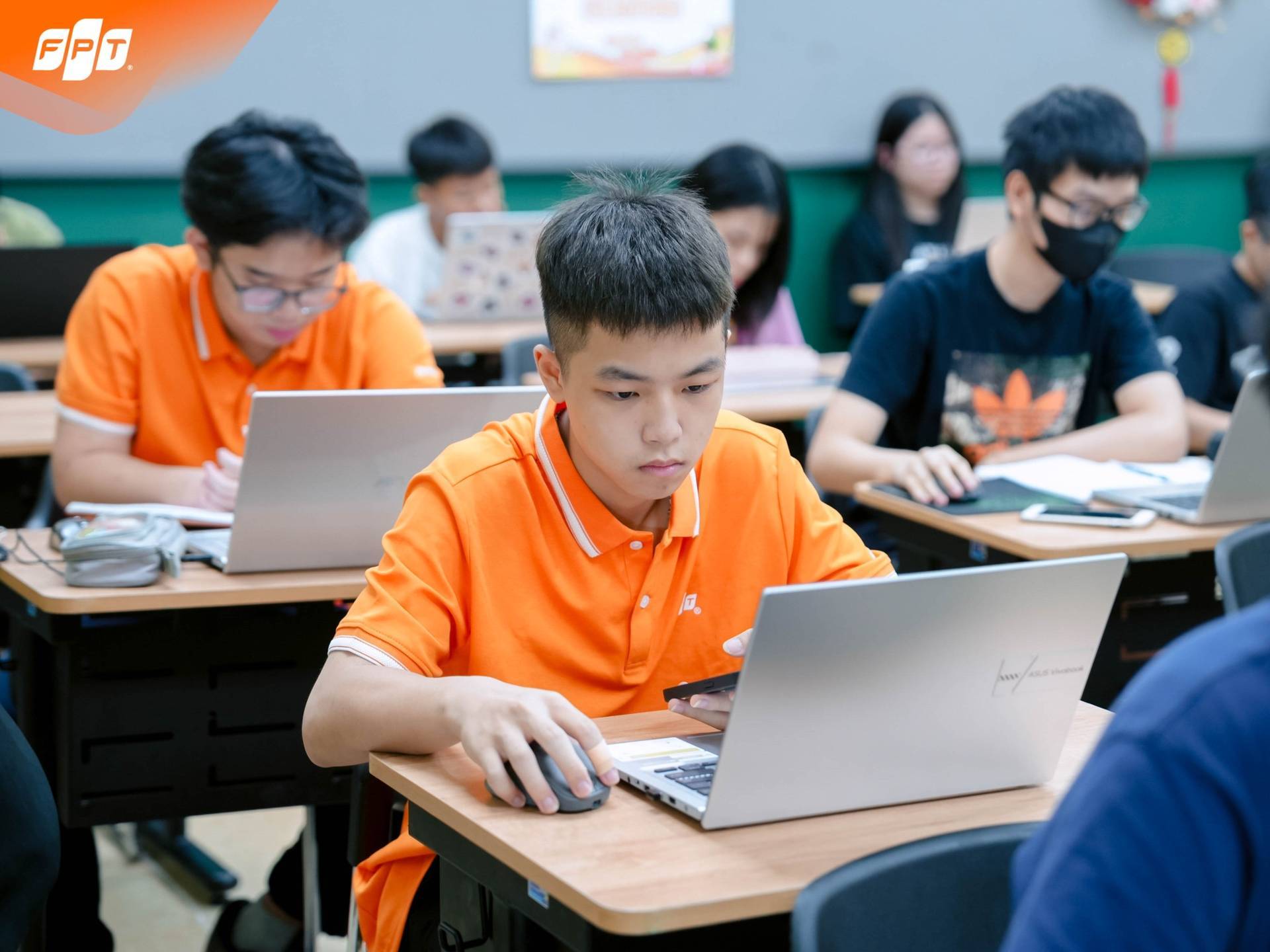 Học công nghệ thông tin cho trẻ em giúp gì và tại sao phụ huynh nên quan tâm từ sớm