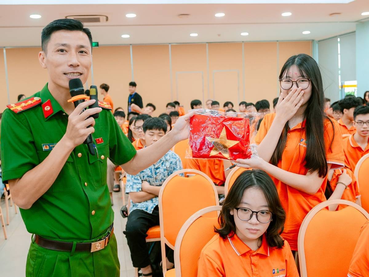 Bắt nạt mạng ở học sinh