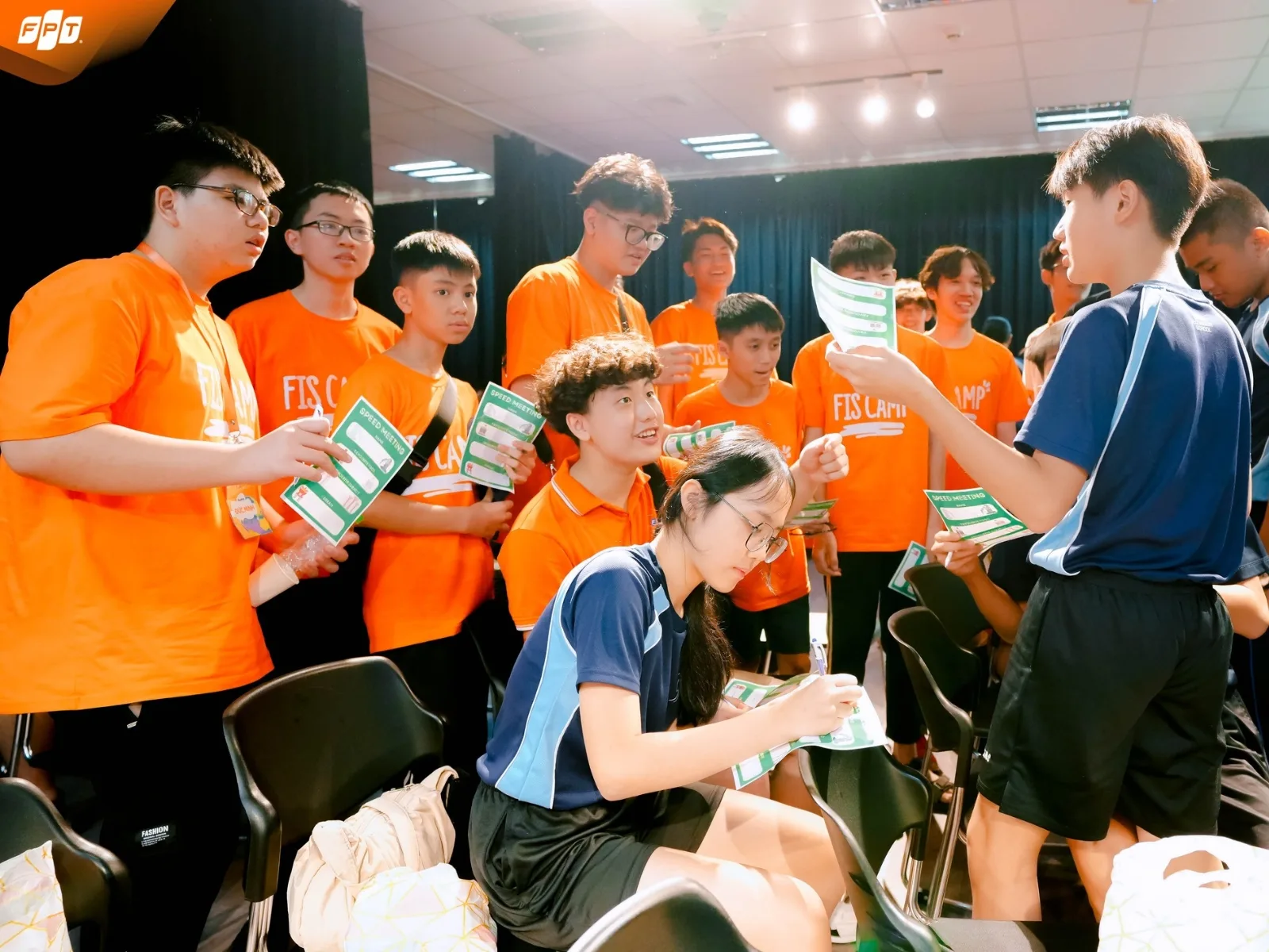 Cách Giáo Dục Con Cái Trong Gia Đình Hiệu Quả Cha Mẹ Cần Biết | FPT Schools