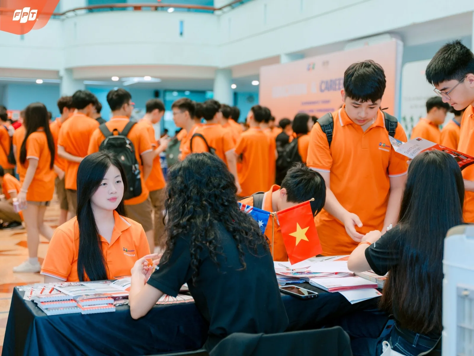 Lợi Ích Của Việc Đọc Sách Cánh Cửa Giúp Học Sinh Khám Phá Tri Thức Và Tương Lai Tươi Sáng | FPT Schools