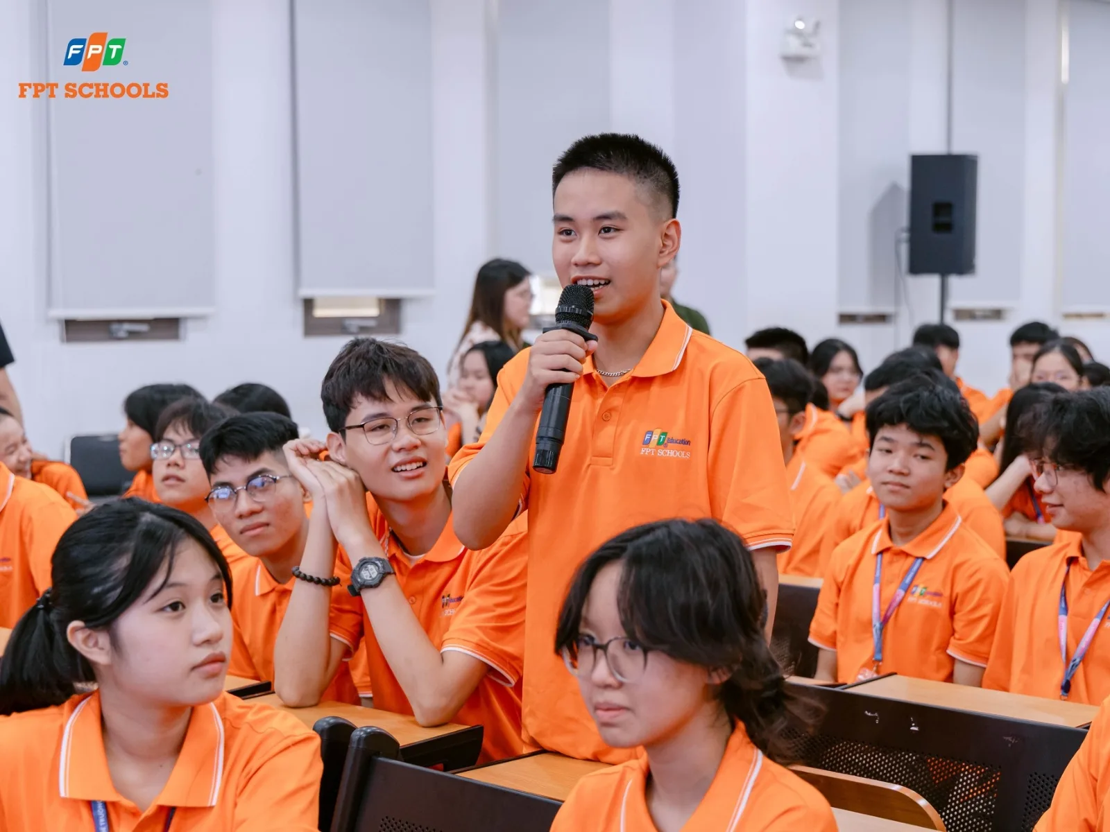 Lớp tiếng Anh tích hợp là gì? Chìa khóa phát triển năng lực học thuật và giao tiếp toàn cầu | FPT Schools