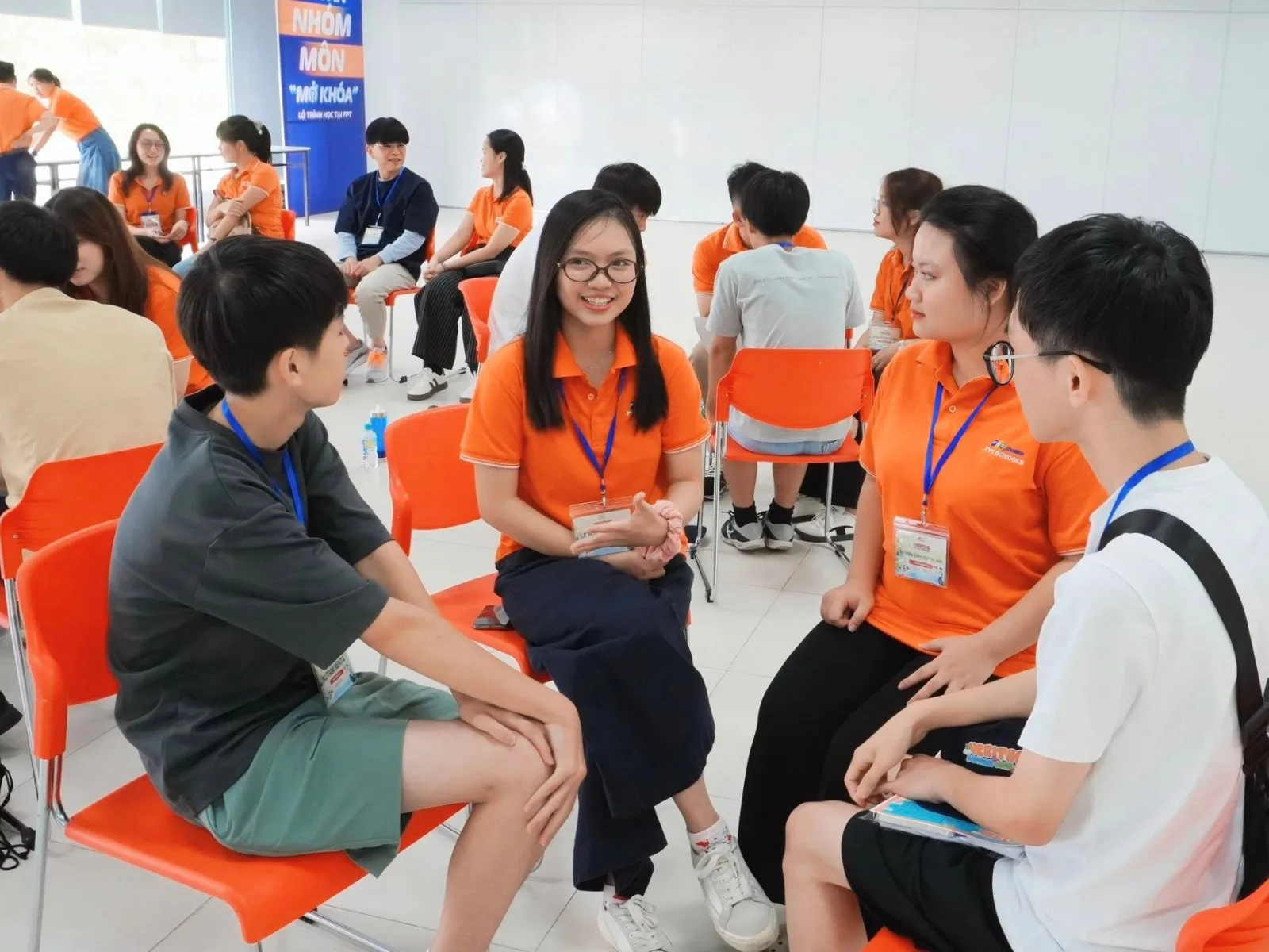 Kỹ năng đối phó với người lạ trong các tình huống thường gặp | FPT Schools