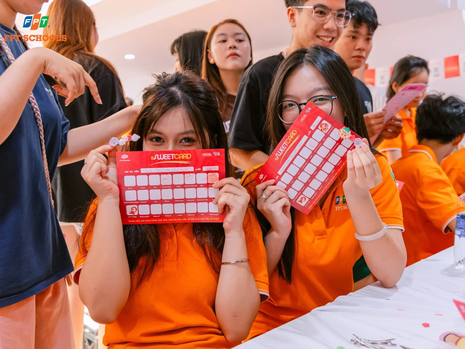 Kỹ năng số là gì? Vì sao kỹ năng số trở thành năng lực thiết yếu trong xã hội hiện đại | FPT Schools