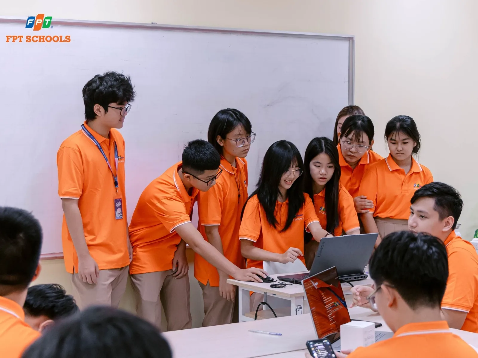 Lớp học đảo ngược là gì? Mô hình học thông minh giúp học sinh chủ động 100% | FPT Schools