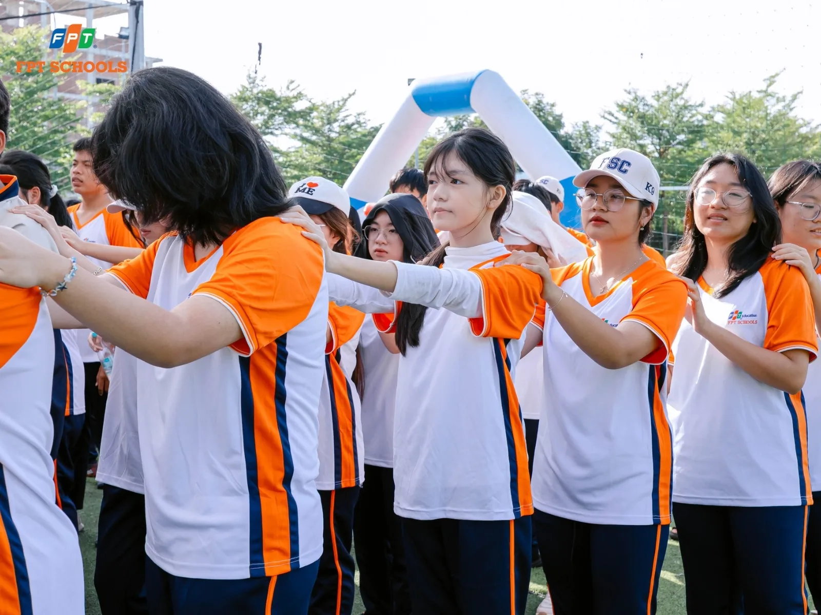 Tư duy cố định là gì? Dấu hiệu, tác hại và cách thay đổi hiệu quả | FPT Schools