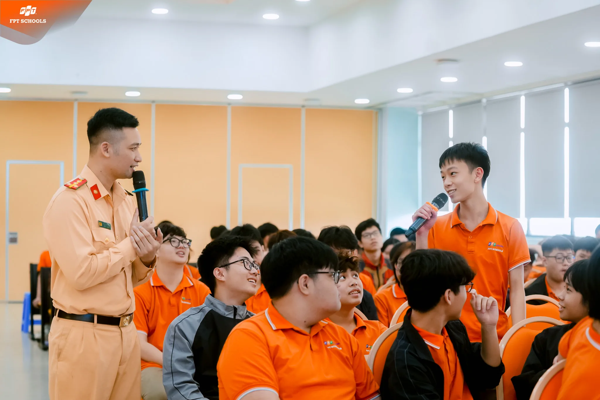Tuyên truyền pháp luật cho học sinh THPT FPT Hà Nội: Công an xã Hòa Lạc trang bị kiến thức an toàn giao thông và phòng chống tội phạm - FPT Education Tuyên truyền pháp luật cho học sinh THPT FPT Hà Nội: Công an xã Hòa Lạc trang bị kiến thức an toàn giao thông và phòng chống tội phạm | FPT Schools