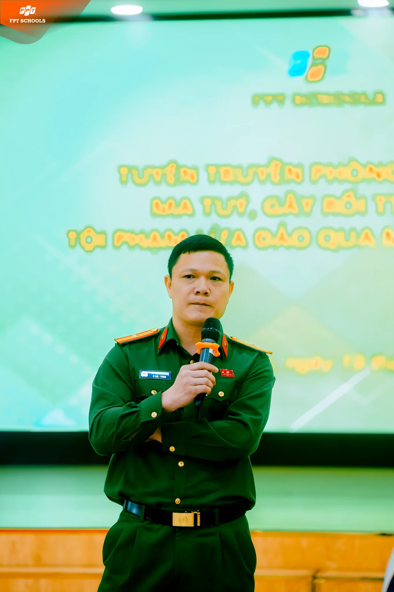Tuyên truyền pháp luật cho học sinh THPT FPT Hà Nội: Công an xã Hòa Lạc trang bị kiến thức an toàn giao thông và phòng chống tội phạm - FPT Education Tuyên truyền pháp luật cho học sinh THPT FPT Hà Nội: Công an xã Hòa Lạc trang bị kiến thức an toàn giao thông và phòng chống tội phạm | FPT Schools