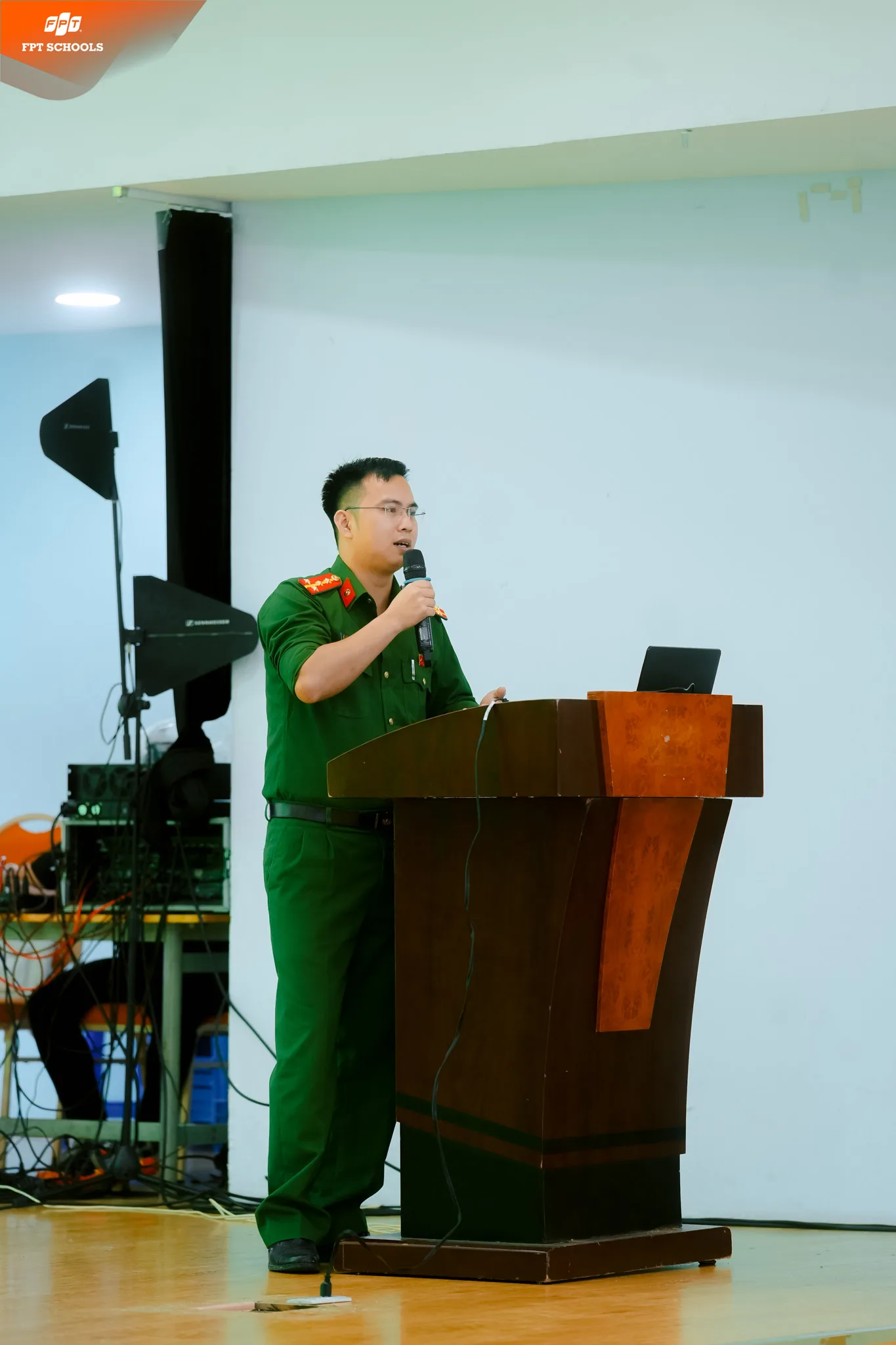 Tuyên truyền pháp luật cho học sinh THPT FPT Hà Nội: Công an xã Hòa Lạc trang bị kiến thức an toàn giao thông và phòng chống tội phạm - FPT Education Tuyên truyền pháp luật cho học sinh THPT FPT Hà Nội: Công an xã Hòa Lạc trang bị kiến thức an toàn giao thông và phòng chống tội phạm | FPT Schools
