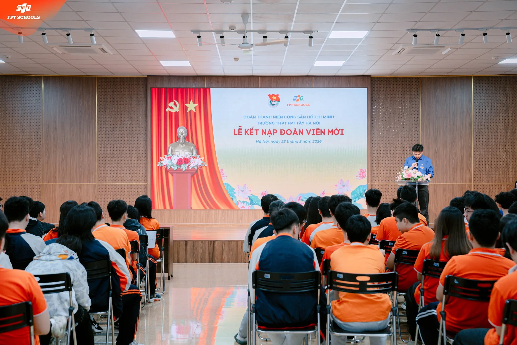 Hưởng ứng ngày thành lập Đoàn TNCS Hồ Chí Minh: Trường THPT FPT Tây Hà Nội tổ chức lễ kết nạp đoàn viên mới - FPT Education Hưởng ứng ngày thành lập Đoàn TNCS Hồ Chí Minh: Trường THPT FPT Tây Hà Nội tổ chức lễ kết nạp đoàn viên mới | FPT Schools