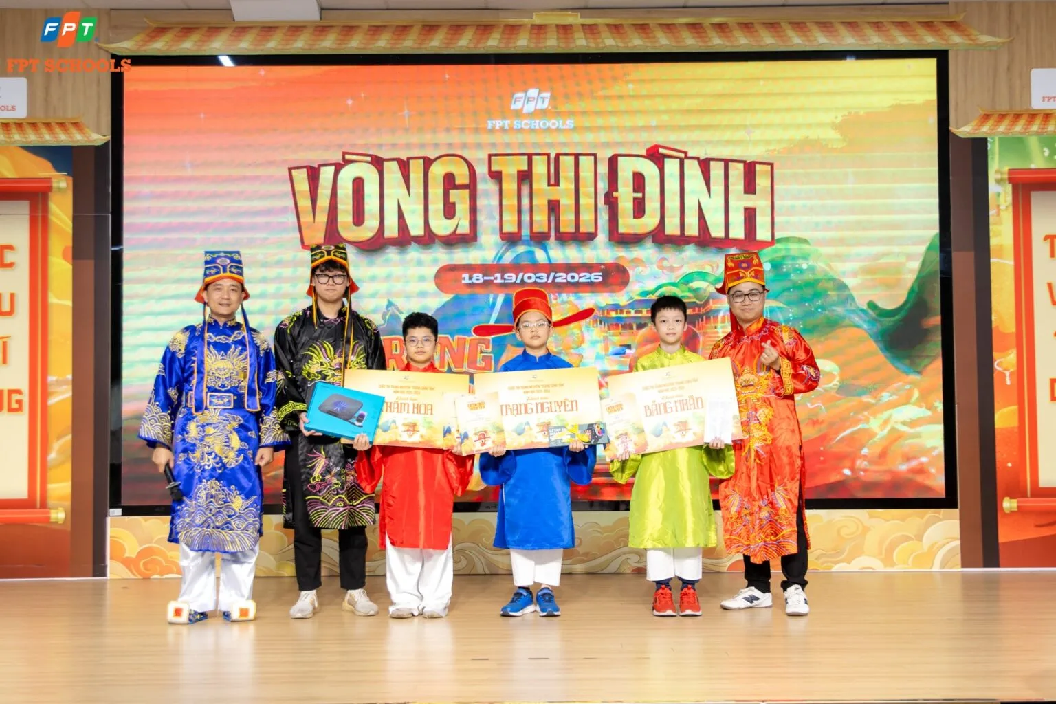Thi Trạng thời 4.0: Cuộc đấu trí đầy kịch tính của các "sĩ tử" FPT Schools Cầu Giấy - FPT Education Thi Trạng thời 4.0: Cuộc đấu trí đầy kịch tính của các "sĩ tử" FPT Schools Cầu Giấy | FPT Schools