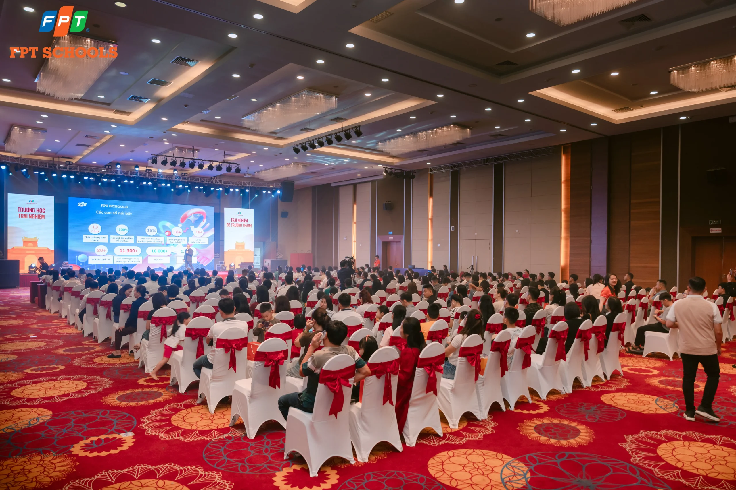 FPT School Vinh ghi dấu ấn với hội thảo “Chạm tới tương lai”, thu hút đông đảo phụ huynh Nghệ An | FPT Schools