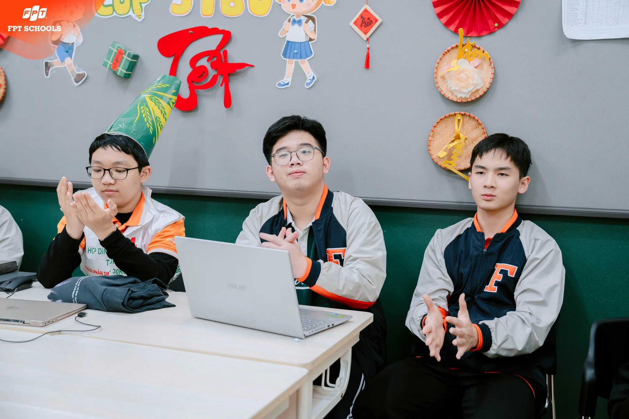 KHI NGÔN NGỮ LÀ CHÌA KHÓA MỞ RA TƯ DUY XANH TẠI FPT SCHOOLS TÂY HÀ NỘI - FPT Education KHI NGÔN NGỮ LÀ CHÌA KHÓA MỞ RA TƯ DUY XANH TẠI FPT SCHOOLS TÂY HÀ NỘI | FPT Schools