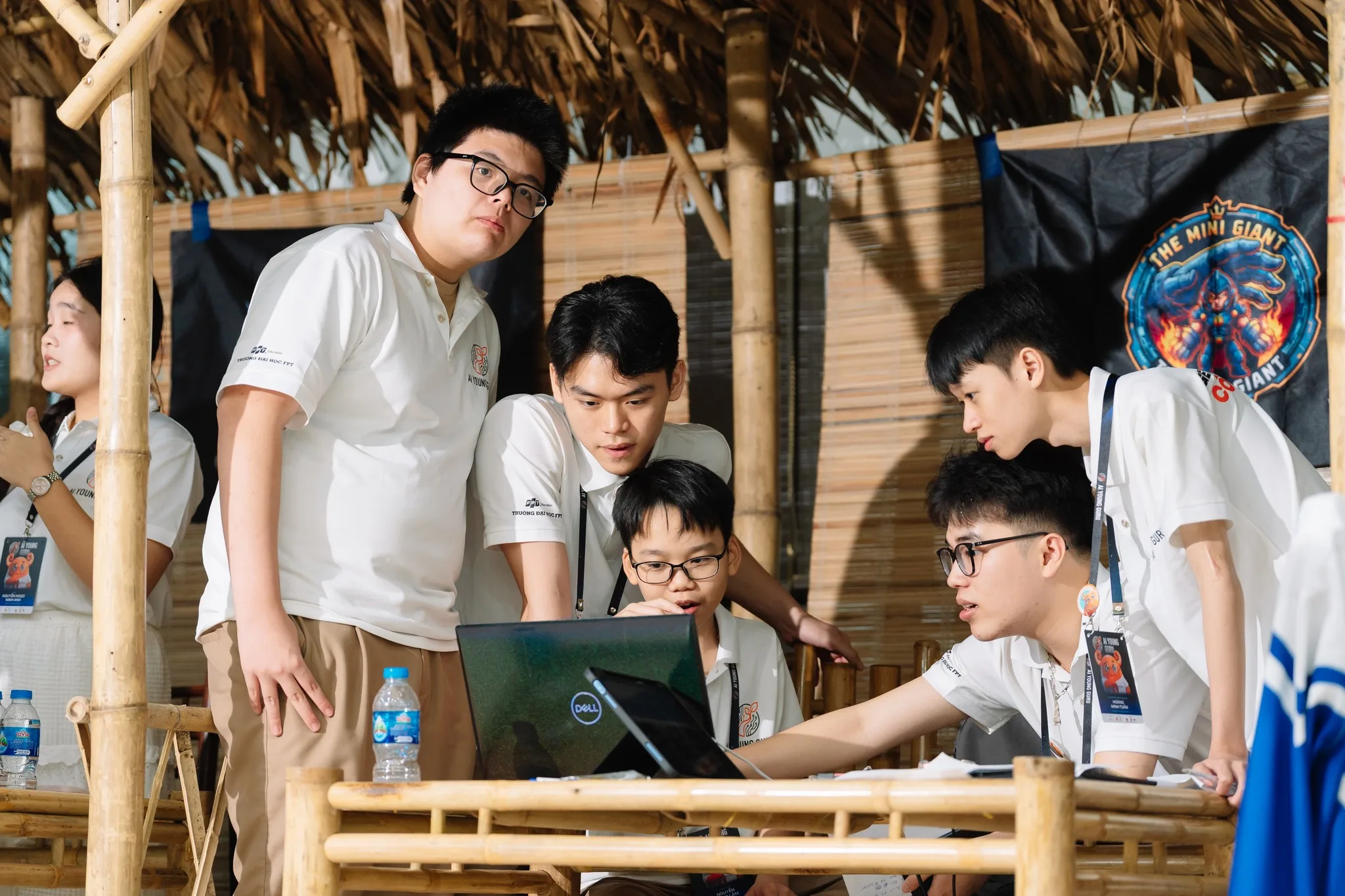 CHÚC MỪNG ĐỘI THE MINI GIANT GHI DANH TOP 8 CHUNG KẾT AI YOUNG GURU 2026 - FPT Education CHÚC MỪNG ĐỘI THE MINI GIANT GHI DANH TOP 8 CHUNG KẾT AI YOUNG GURU 2026 | FPT Schools