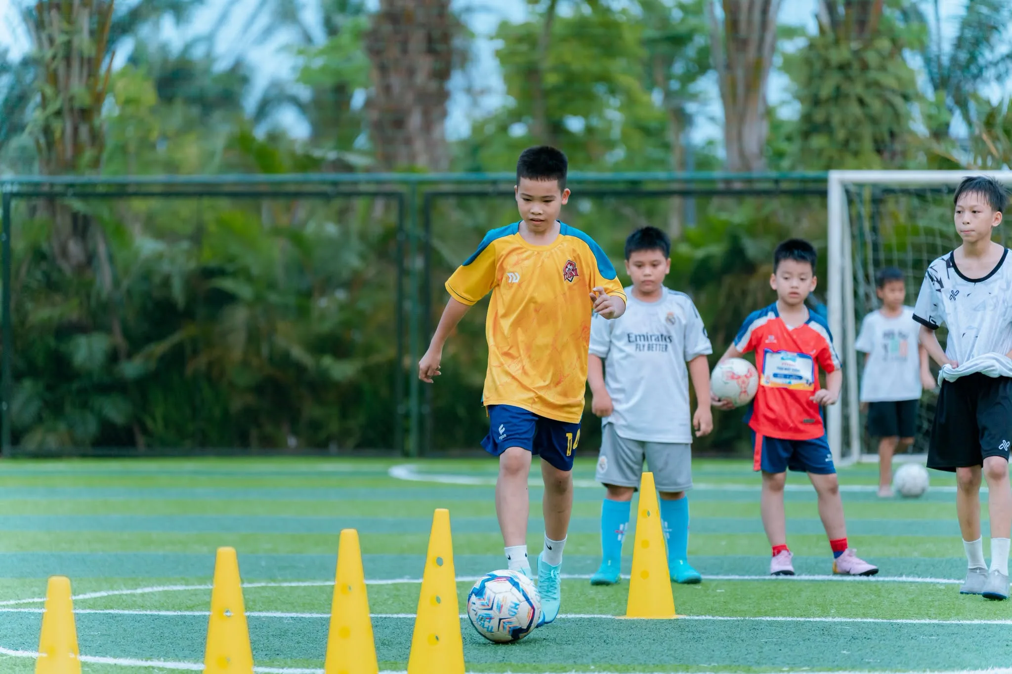 Hơn 200 phụ huynh, học sinh tham gia ngày hội phỏng vấn học bổng Hành trình toả sáng tại FPT School Vinh - FPT Education Hơn 200 phụ huynh, học sinh tham gia ngày hội phỏng vấn học bổng Hành trình toả sáng tại FPT School Vinh | FPT Schools