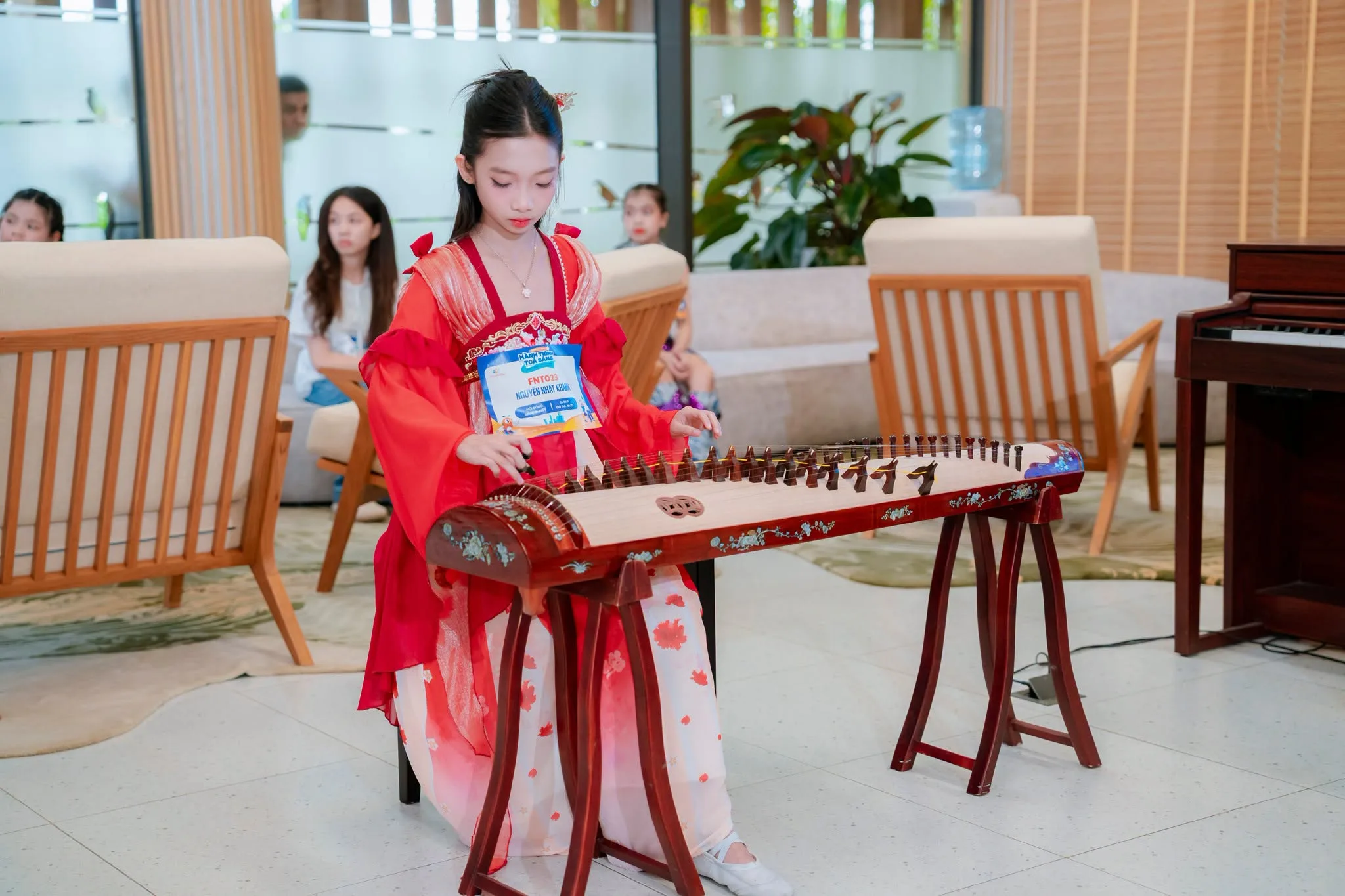 Hơn 200 phụ huynh, học sinh tham gia ngày hội phỏng vấn học bổng Hành trình toả sáng tại FPT School Vinh - FPT Education Hơn 200 phụ huynh, học sinh tham gia ngày hội phỏng vấn học bổng Hành trình toả sáng tại FPT School Vinh | FPT Schools