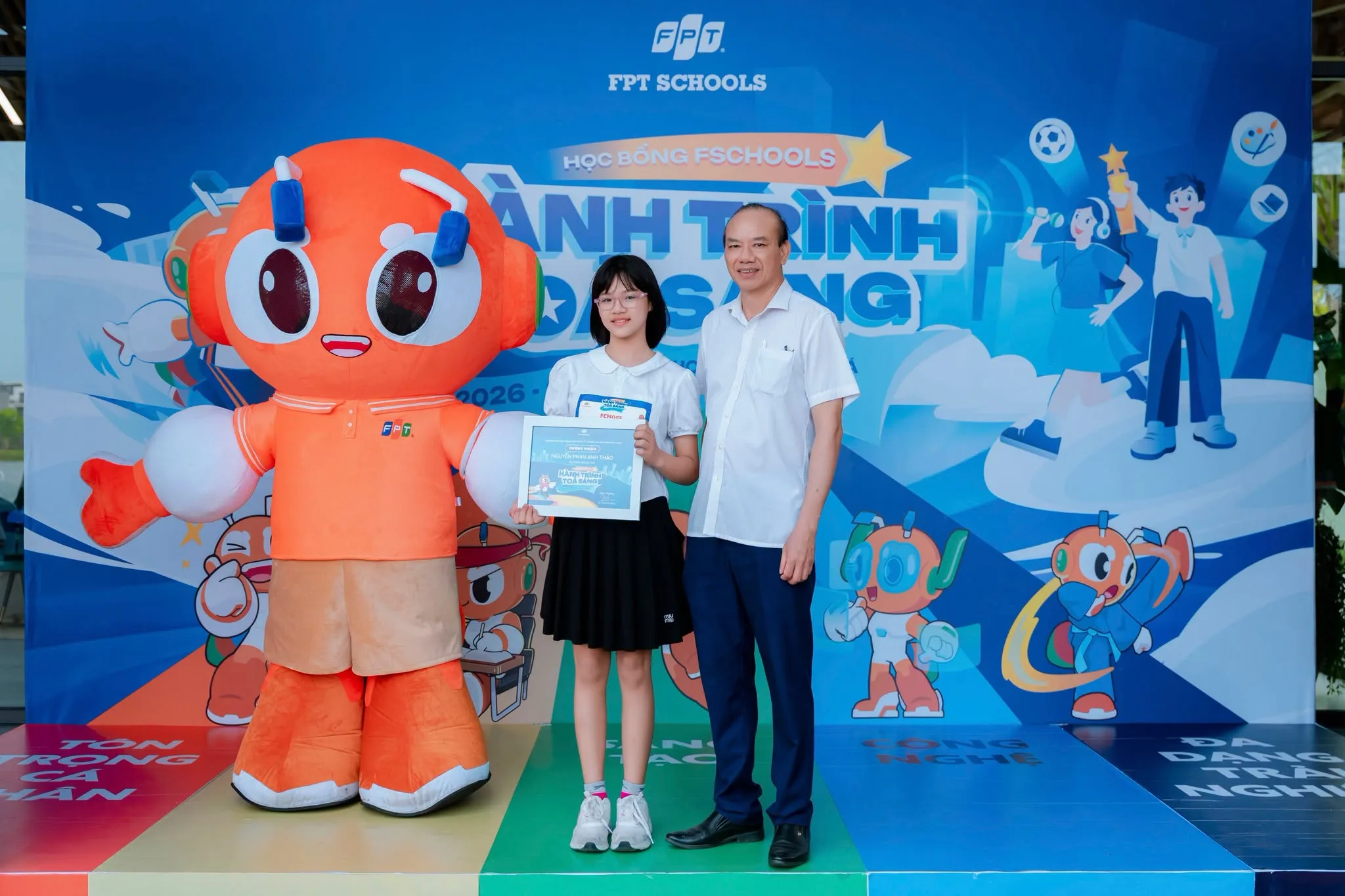 Hơn 200 phụ huynh, học sinh tham gia ngày hội phỏng vấn học bổng Hành trình toả sáng tại FPT School Vinh - FPT Education Hơn 200 phụ huynh, học sinh tham gia ngày hội phỏng vấn học bổng Hành trình toả sáng tại FPT School Vinh | FPT Schools