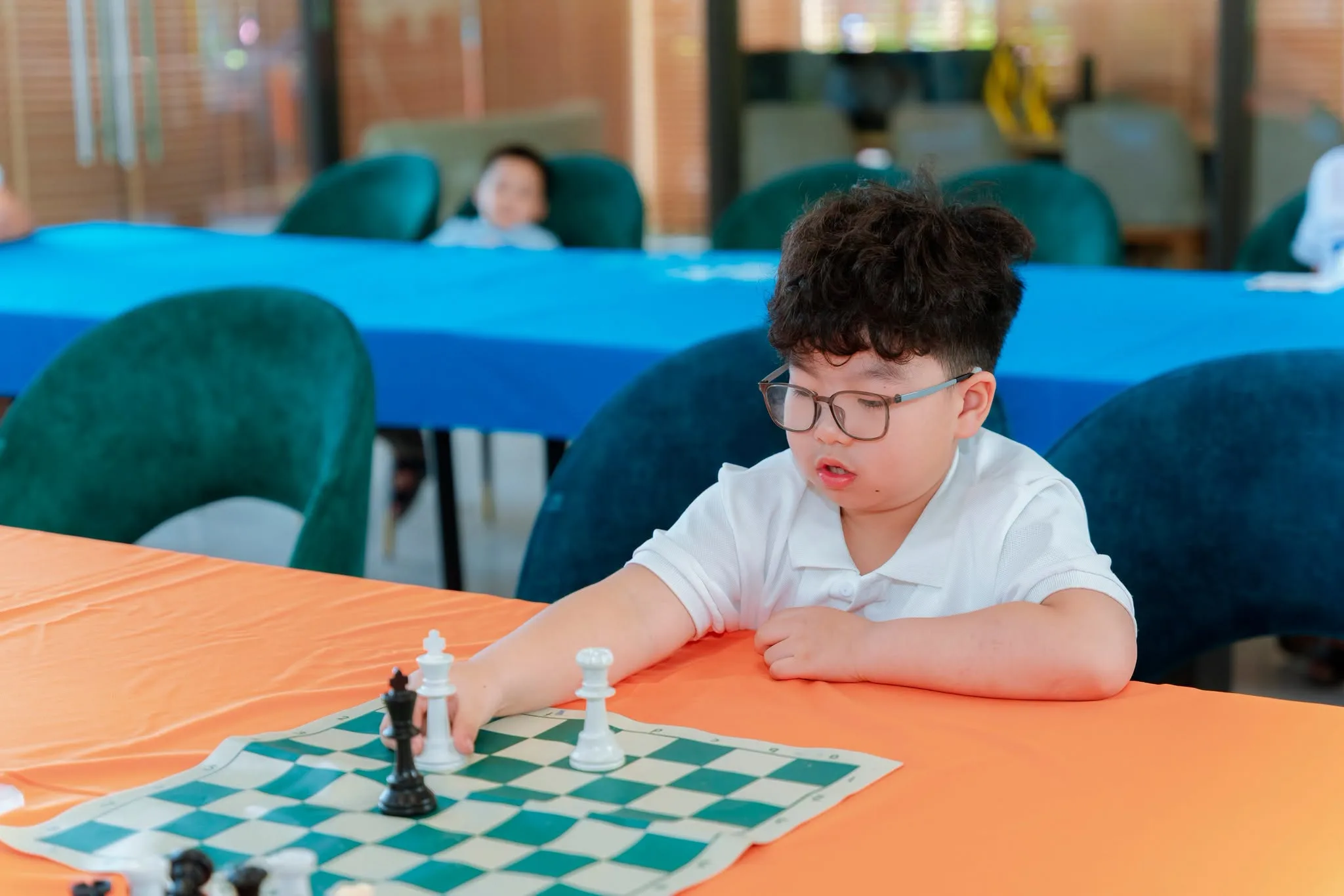 Hơn 200 phụ huynh, học sinh tham gia ngày hội phỏng vấn học bổng Hành trình toả sáng tại FPT School Vinh - FPT Education Hơn 200 phụ huynh, học sinh tham gia ngày hội phỏng vấn học bổng Hành trình toả sáng tại FPT School Vinh | FPT Schools