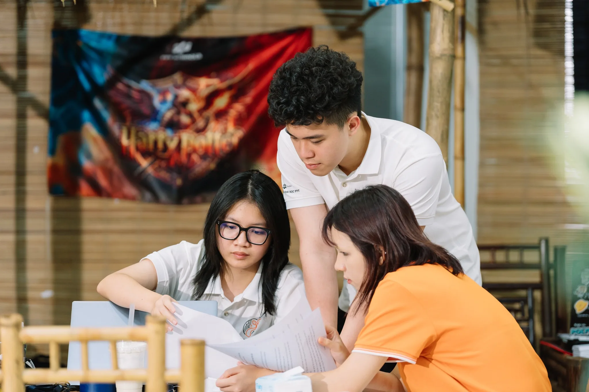 NHÌN LẠI HÀNH TRÌNH VỚI NHỮNG DẤU ẤN RỰC RỠ CỦA HARRY POTTER TẠI CUỘC THI AI YOUNG GURU - FPT Education NHÌN LẠI HÀNH TRÌNH VỚI NHỮNG DẤU ẤN RỰC RỠ CỦA HARRY POTTER TẠI CUỘC THI AI YOUNG GURU | FPT Schools