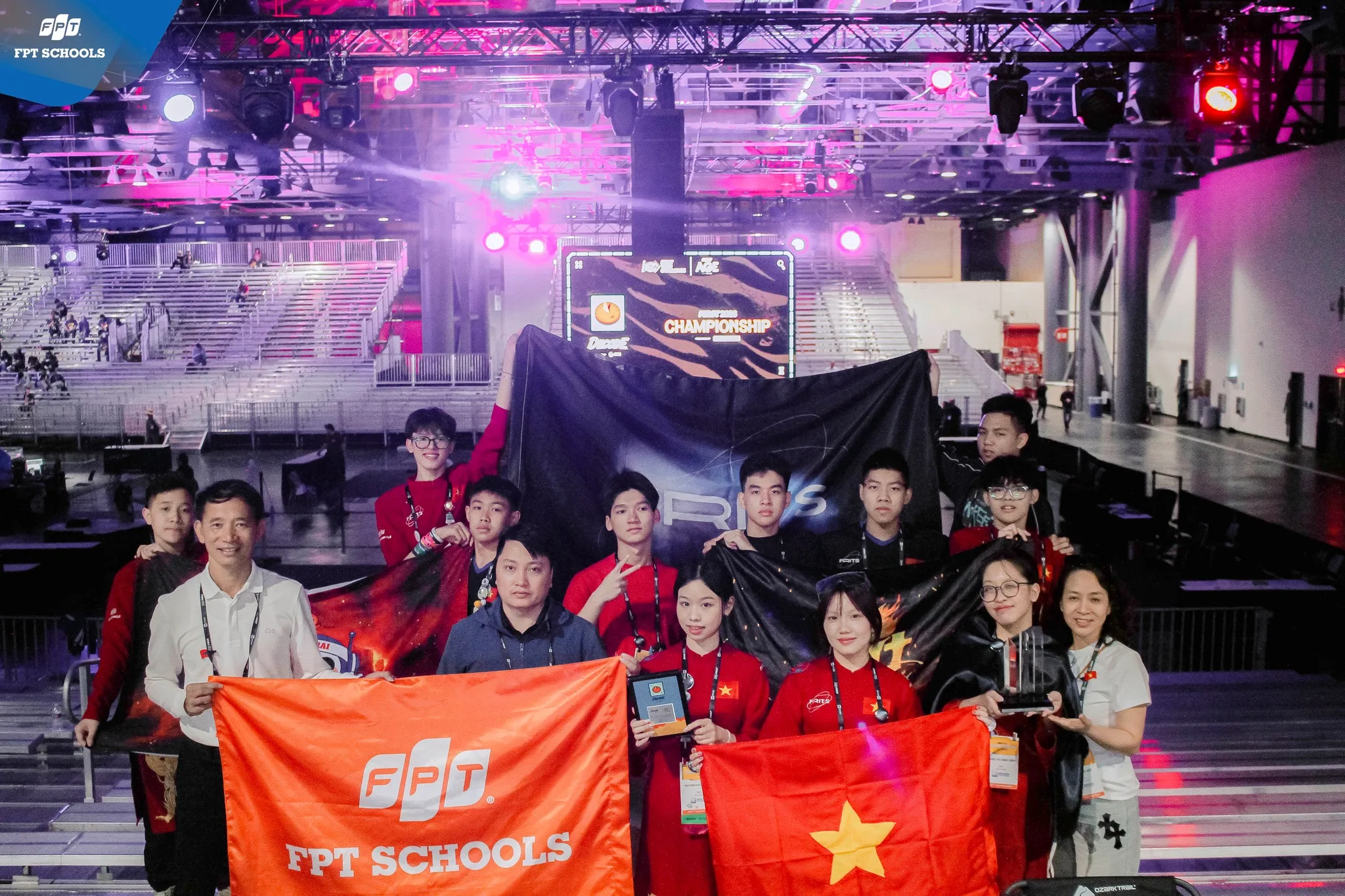 DẤU ẤN CÔNG NGHỆ TẠI HOA KỲ: ĐỘI TUYỂN FRITS CHINH PHỤC GIẢI THƯỞNG JUDGES’ CHOICE TẠI CHUNG KẾT THẾ GIỚI FIRST CHAMPIONSHIP 2025-2026 | FPT Schools