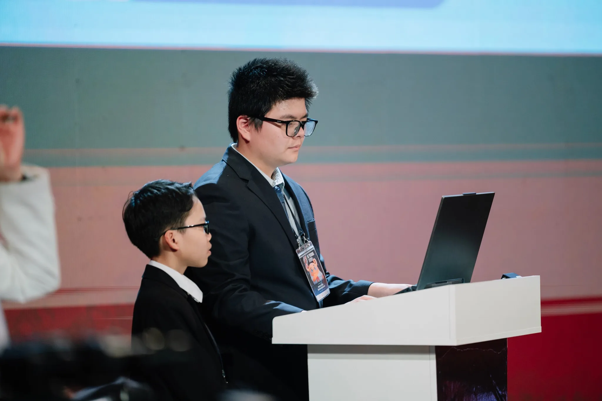 CHÚC MỪNG THE MINI GIANT – ĐẠI DIỆN TRƯỜNG THPT FPT HÀ NỘI XUẤT SẮC GIÀNH GIẢI KHUYẾN KHÍCH TẠI CHUNG KẾT AI YOUNG GURU 2026 - FPT Education CHÚC MỪNG THE MINI GIANT – ĐẠI DIỆN TRƯỜNG THPT FPT HÀ NỘI XUẤT SẮC GIÀNH GIẢI KHUYẾN KHÍCH TẠI CHUNG KẾT AI YOUNG GURU 2026 | FPT Schools