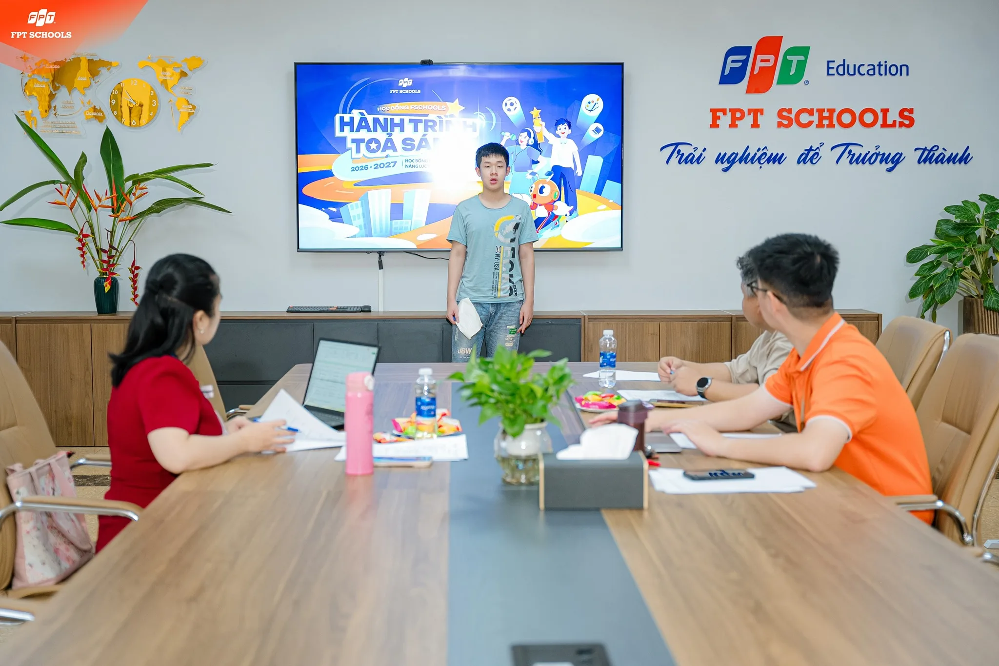 Vòng phỏng vấn học bổng FSchools – Hành trình tỏa sáng và Hội thảo FSchool Talk tại FPT School Tây Hà Nội - FPT Education Vòng phỏng vấn học bổng FSchools – Hành trình tỏa sáng và Hội thảo FSchool Talk tại FPT School Tây Hà Nội | FPT Schools