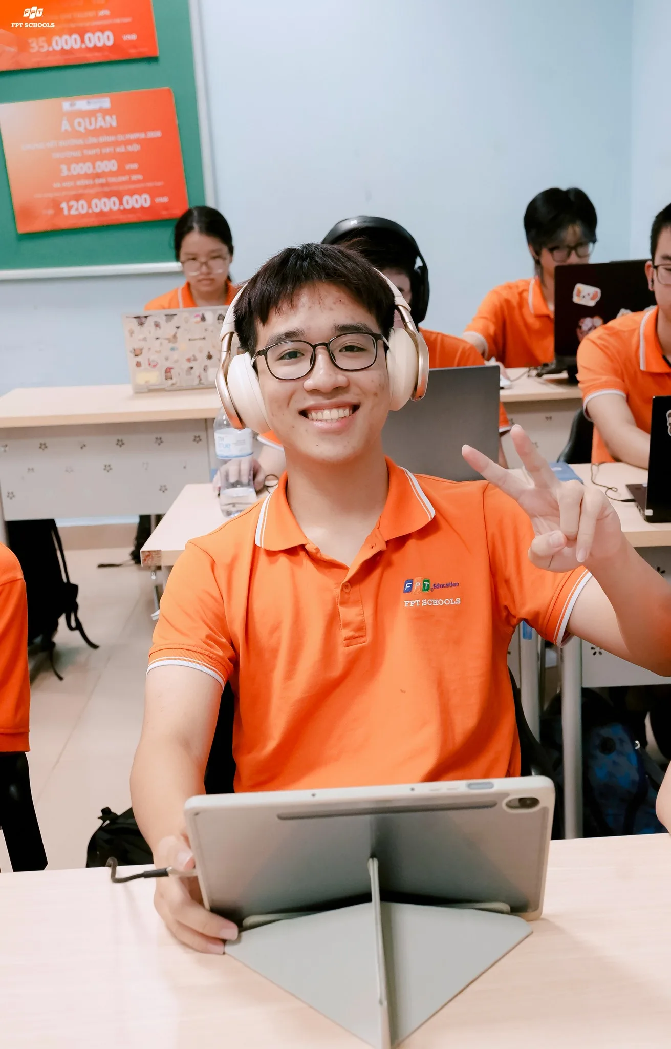 HỌC TẬP KHÔNG BIÊN GIỚI, HỌC SINH NHÀ F TỰ TIN KẾT NỐI CÙNG BẠN BÈ ĐÀI LOAN - FPT Education trẻ thiếu tập trung khi học