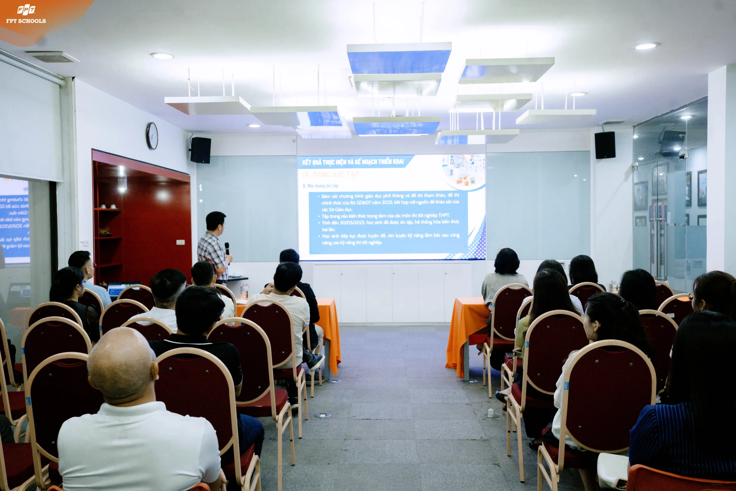 BUỔI GẶP GỠ CUỐI NĂM HỌC ĐẦY Ý NGHĨA GIỮA NHÀ TRƯỜNG VÀ ĐẠI DIỆN CHA MẸ HỌC SINH KHỐI 12 | FPT Schools