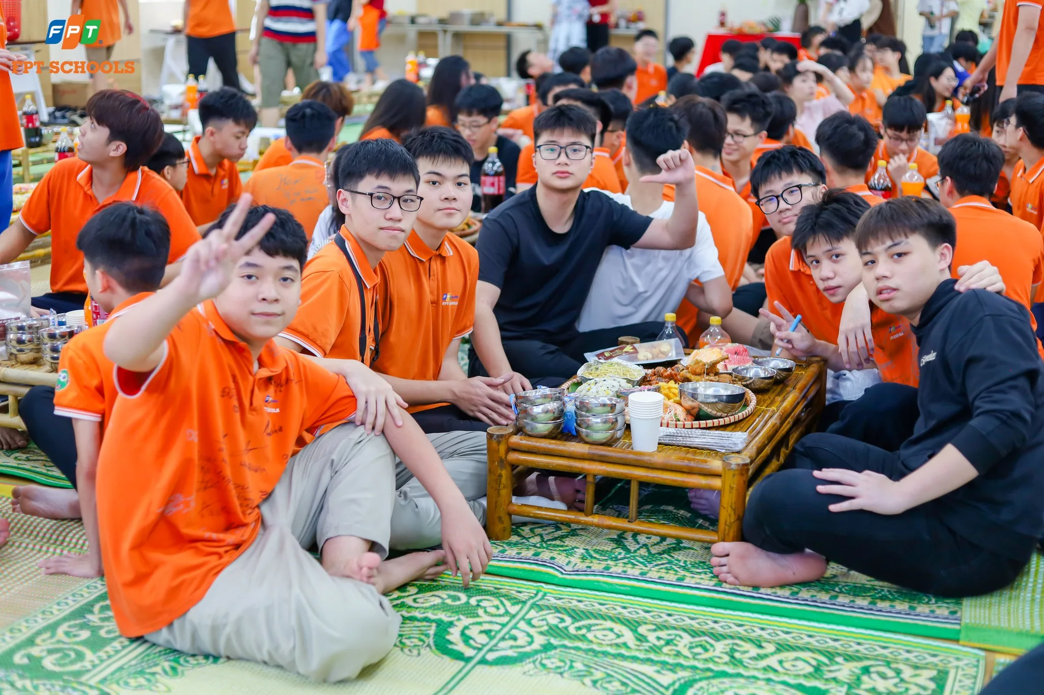 Khép lại năm học 2025 - 2026 tại nhà F bằng một bữa tiệc buffet linh đình - FPT Education Khép lại năm học 2025 - 2026 tại nhà F bằng một bữa tiệc buffet linh đình | FPT Schools