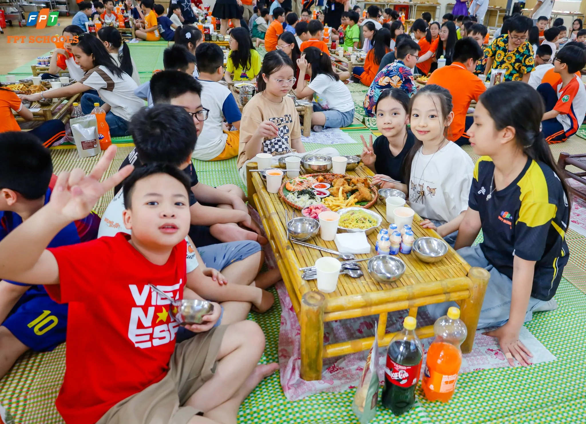 Khép lại năm học 2025 - 2026 tại nhà F bằng một bữa tiệc buffet linh đình - FPT Education Khép lại năm học 2025 - 2026 tại nhà F bằng một bữa tiệc buffet linh đình | FPT Schools