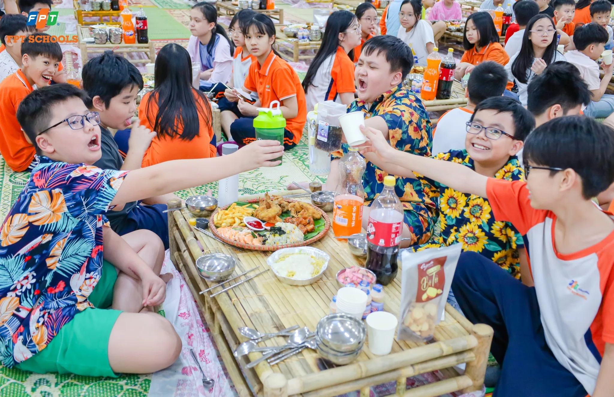 Khép lại năm học 2025 - 2026 tại nhà F bằng một bữa tiệc buffet linh đình | FPT Schools