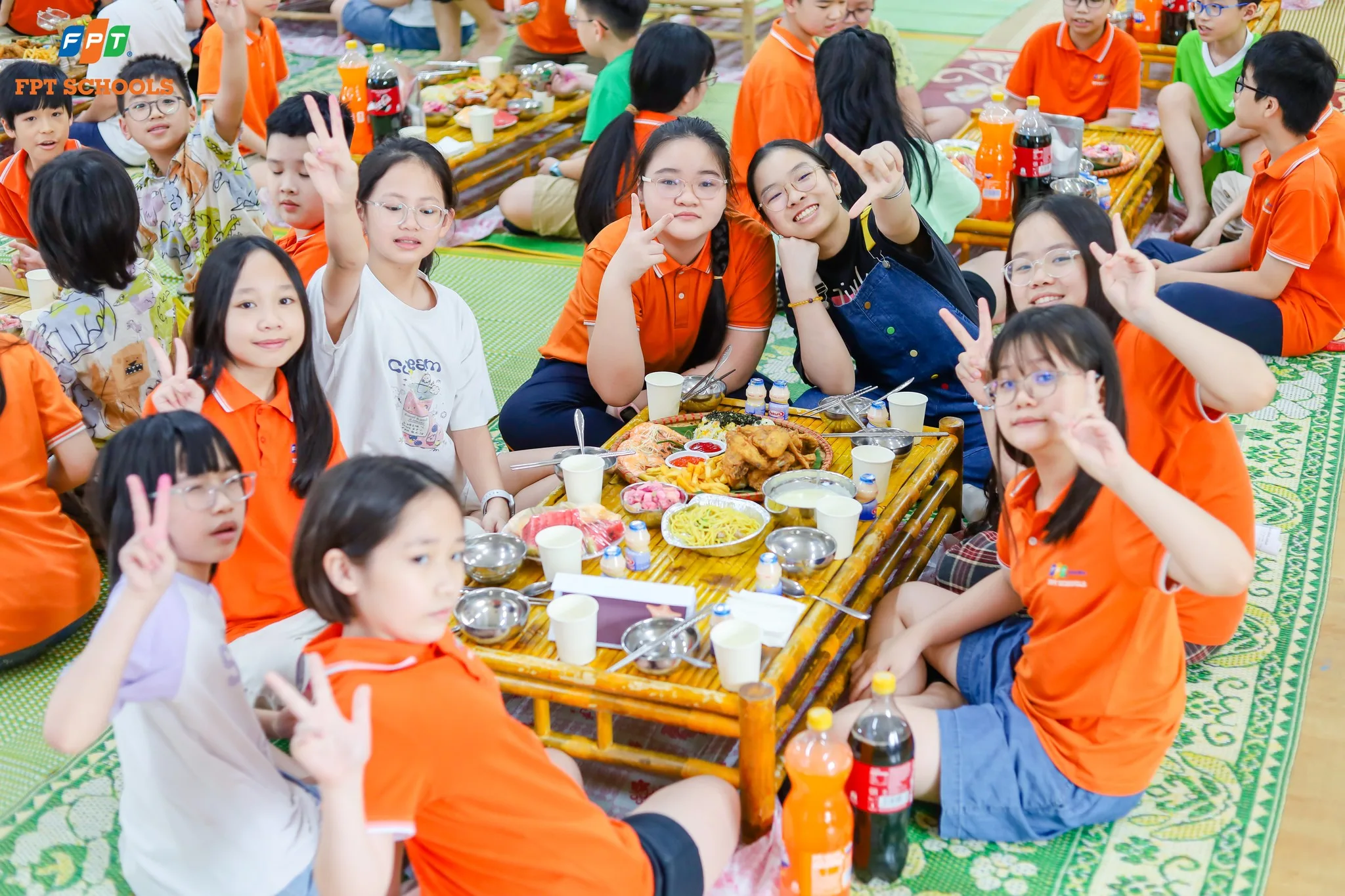 Khép lại năm học 2025 - 2026 tại nhà F bằng một bữa tiệc buffet linh đình - FPT Education Khép lại năm học 2025 - 2026 tại nhà F bằng một bữa tiệc buffet linh đình | FPT Schools