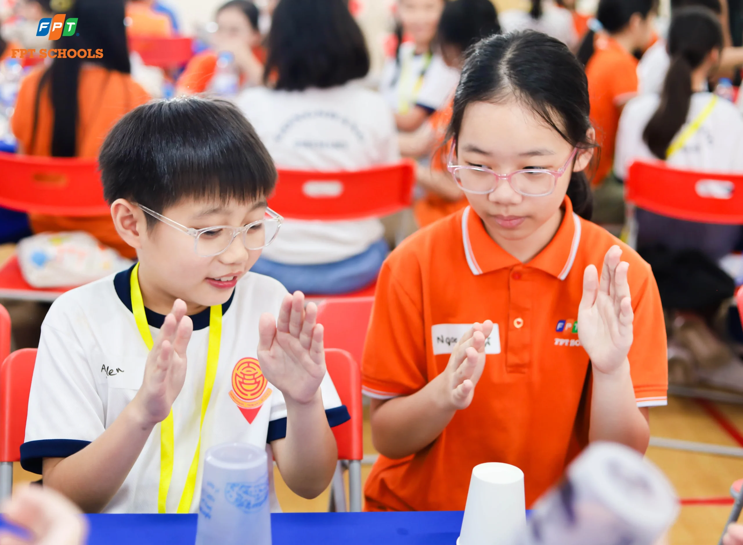 Học sinh nhà F tự tin “bắn” tiếng Anh, trổ tài võ thuật chào đón bạn bè Singapore | FPT Schools
