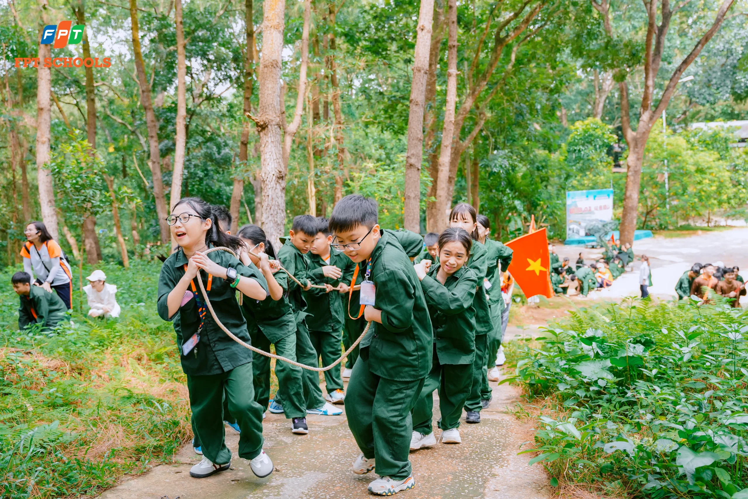 Học sinh FPT School Thanh Hóa tham gia hoạt động ngoại khóa lịch sử tại đổi C4 Hàm Rồng | FPT Schools