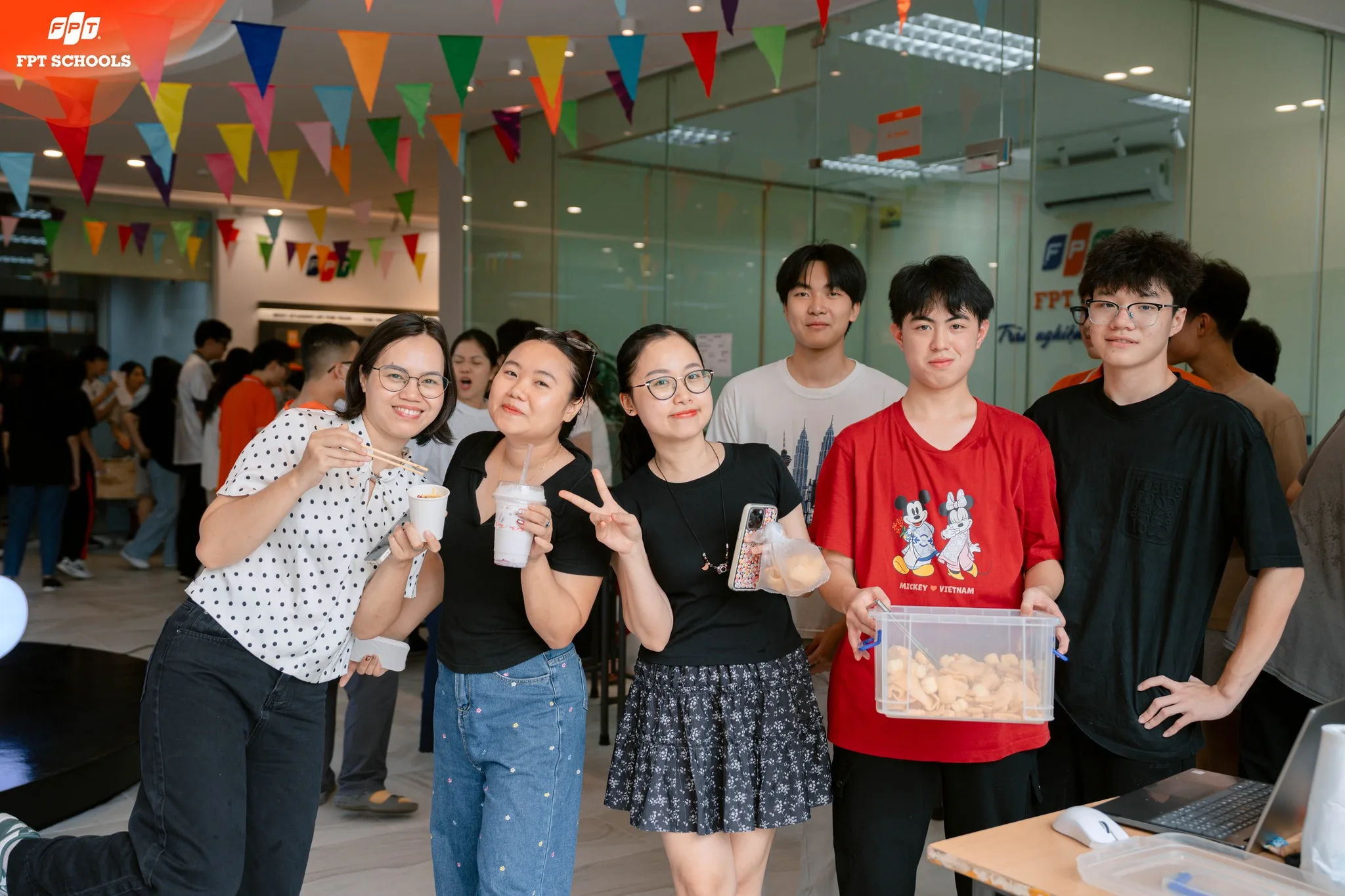 Học sinh khối 11 FPT School Tây Hà Nội thực hành kinh doanh qua dự án cuối kỳ - FPT Education Học sinh khối 11 FPT School Tây Hà Nội thực hành kinh doanh qua dự án cuối kỳ | FPT Schools